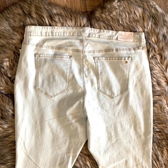 Jessica Simpson Jean's Adored High Rise Ankle - Picture 7 of 13